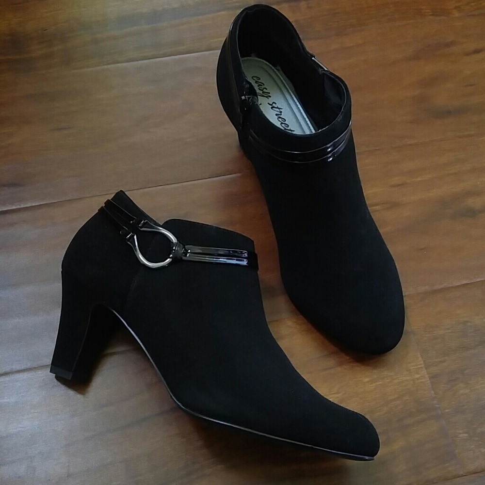 Black booties, never worn
